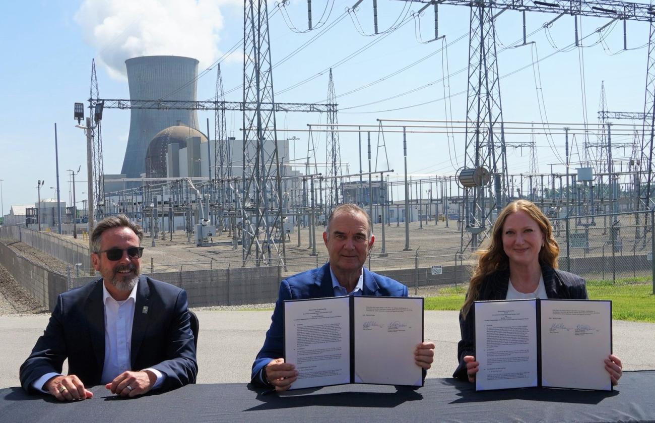Executive Director Emily Domenech and Missouri Governor Mike Kehoe displaying their signed copies of the MOU